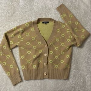 🌸(3/$20) heart chunky button cardigan